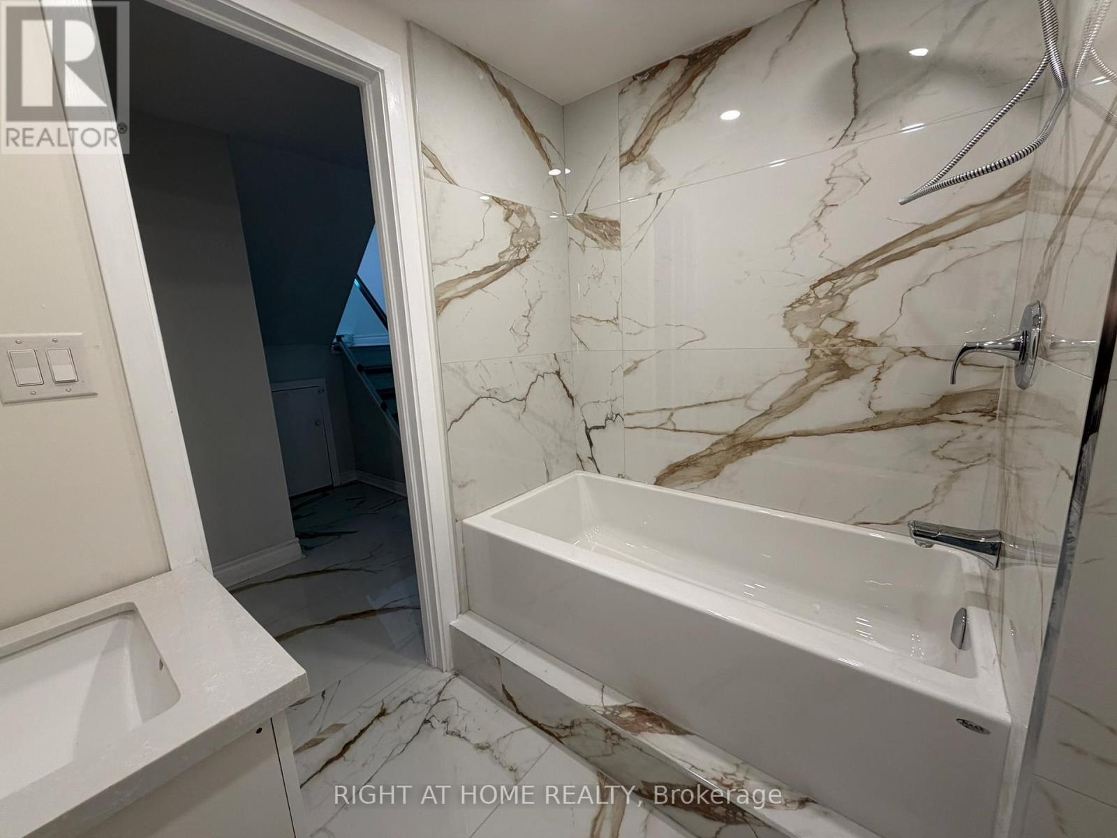 24 Springfair Avenue W, Aurora, Ontario  L4G 3M2 - Photo 28 - N12972718