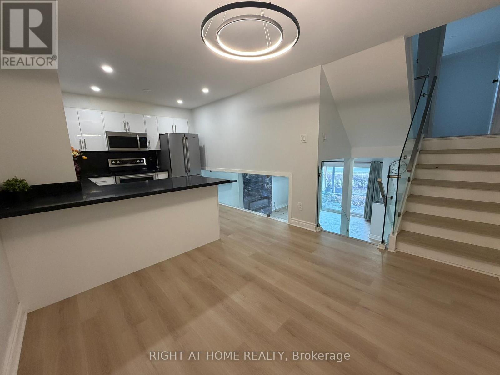 24 Springfair Avenue W, Aurora, Ontario  L4G 3M2 - Photo 7 - N12972718