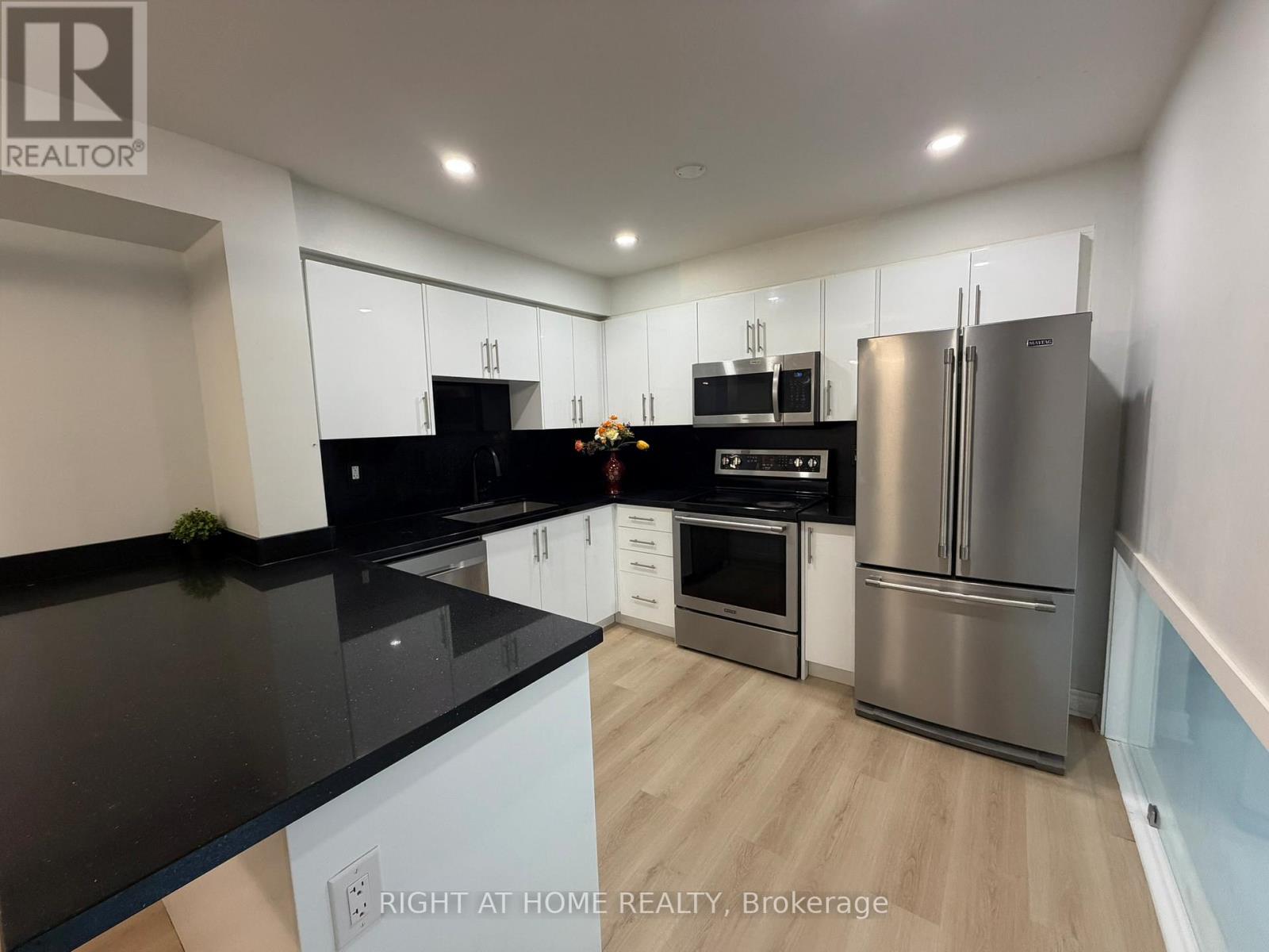 24 Springfair Avenue W, Aurora, Ontario  L4G 3M2 - Photo 8 - N12972718