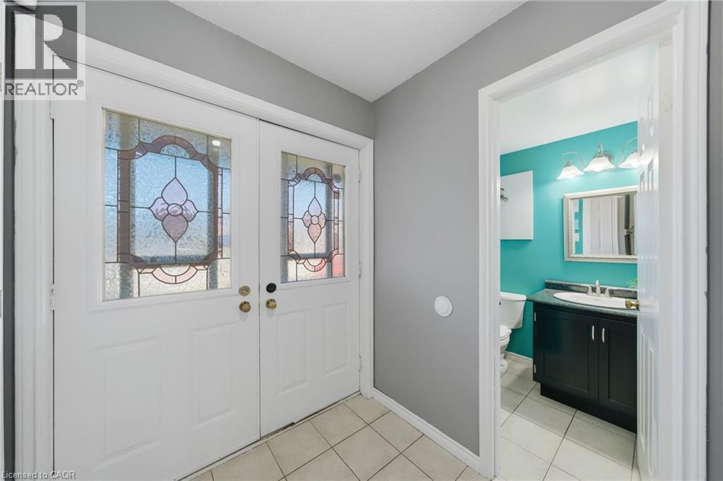 15 Finch Place, Hamilton, Ontario  L9A 5C2 - Photo 4 - 40818746