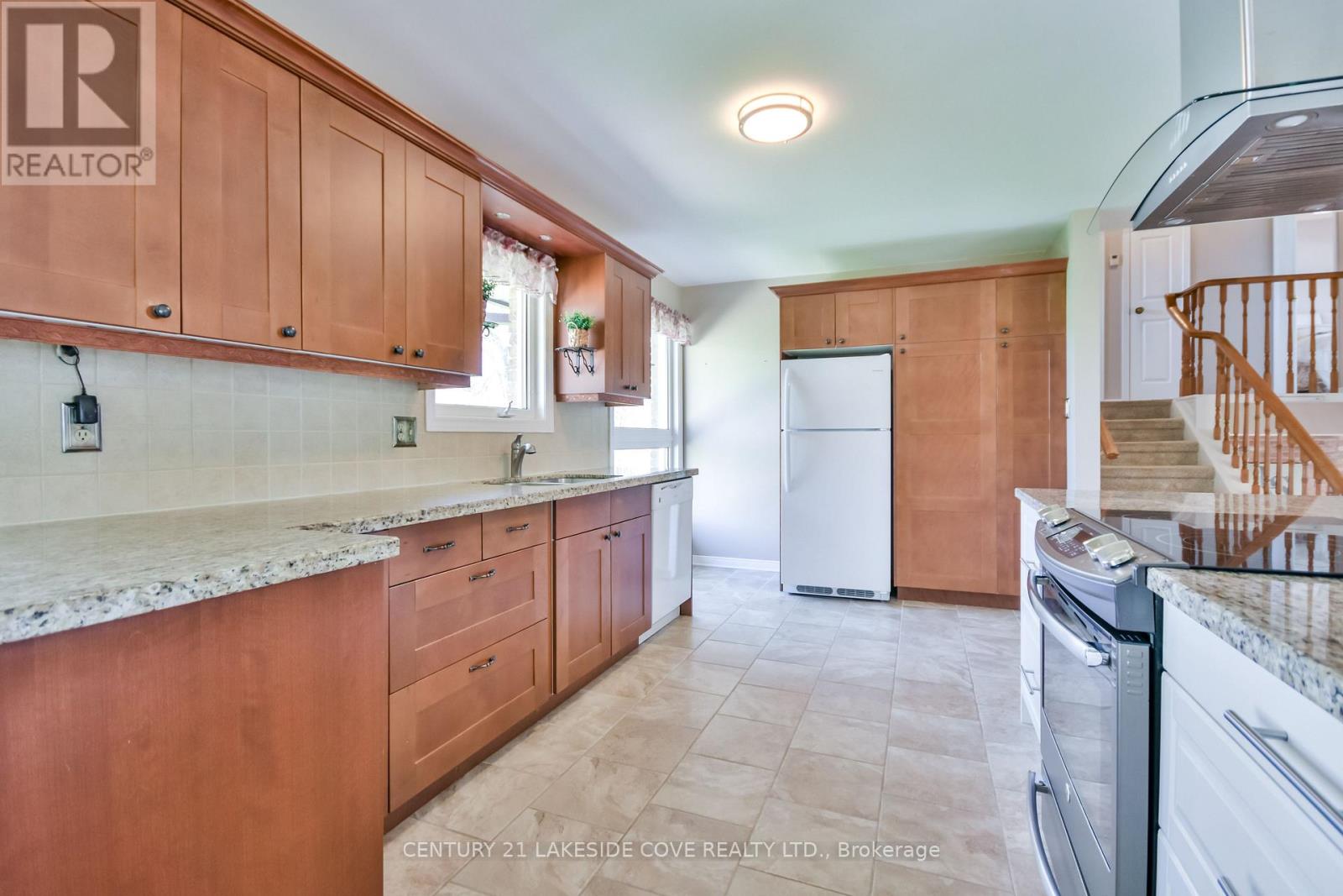 121 Bayshore Drive, Ramara, Ontario  L0K 1B0 - Photo 11 - S12972568