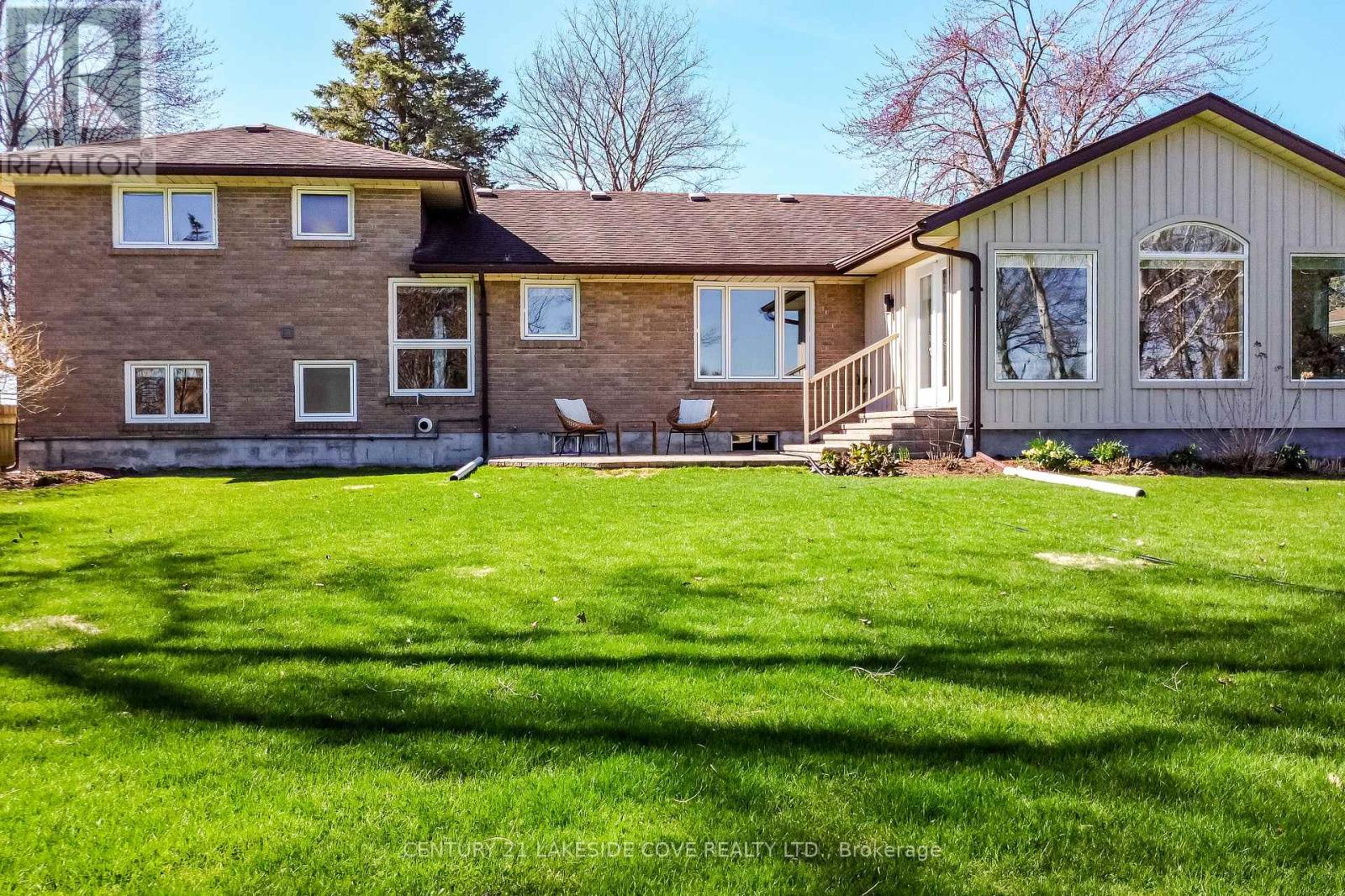 121 Bayshore Drive, Ramara, Ontario  L0K 1B0 - Photo 34 - S12972568