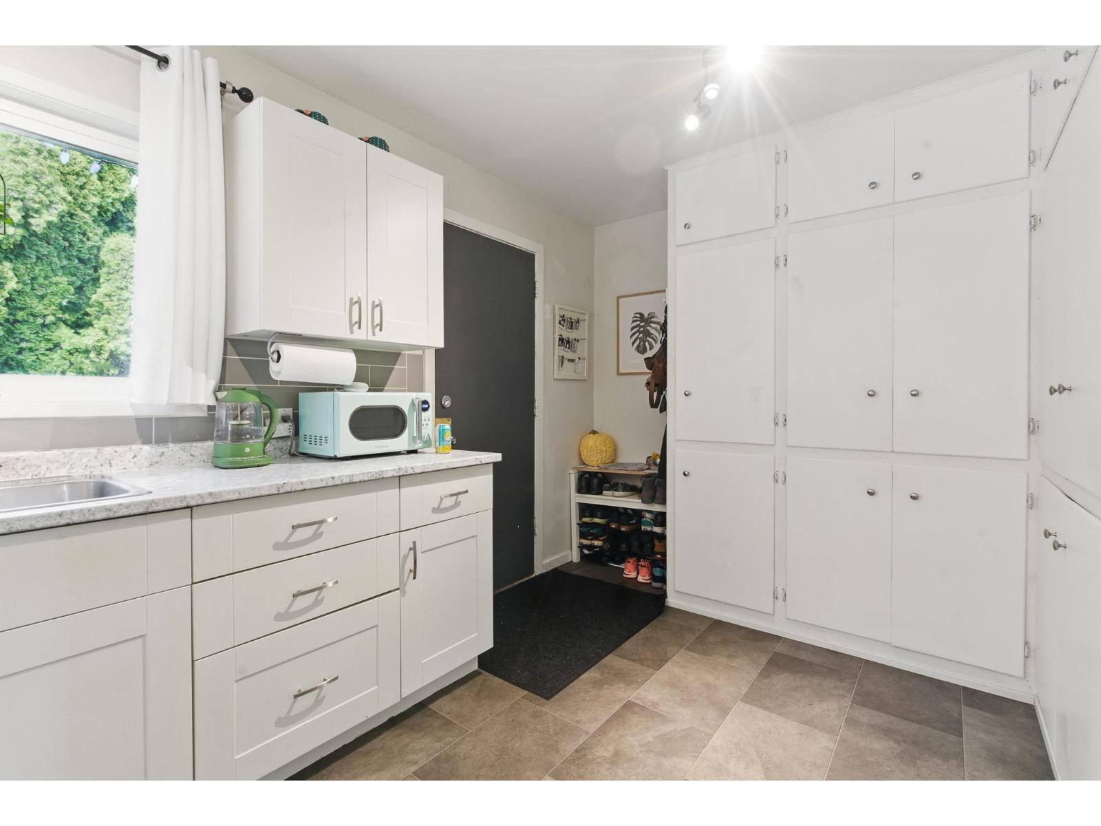 8687 Elm Drive, Chilliwack Proper South, Chilliwack, British Columbia  V2P 4Y3 - Photo 13 - R3108654