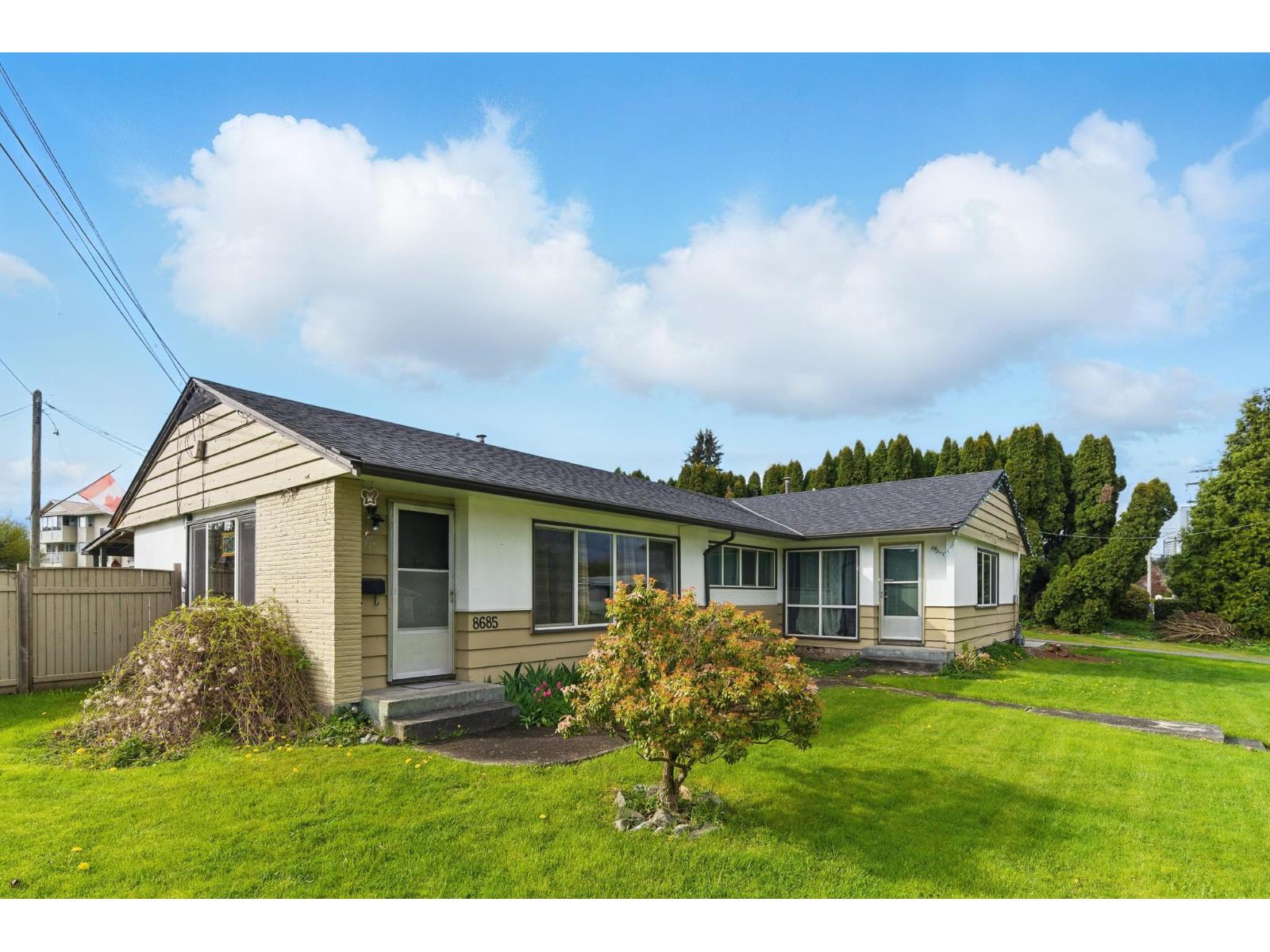 8687 Elm Drive, Chilliwack Proper South, Chilliwack, British Columbia  V2P 4Y3 - Photo 2 - R3108654