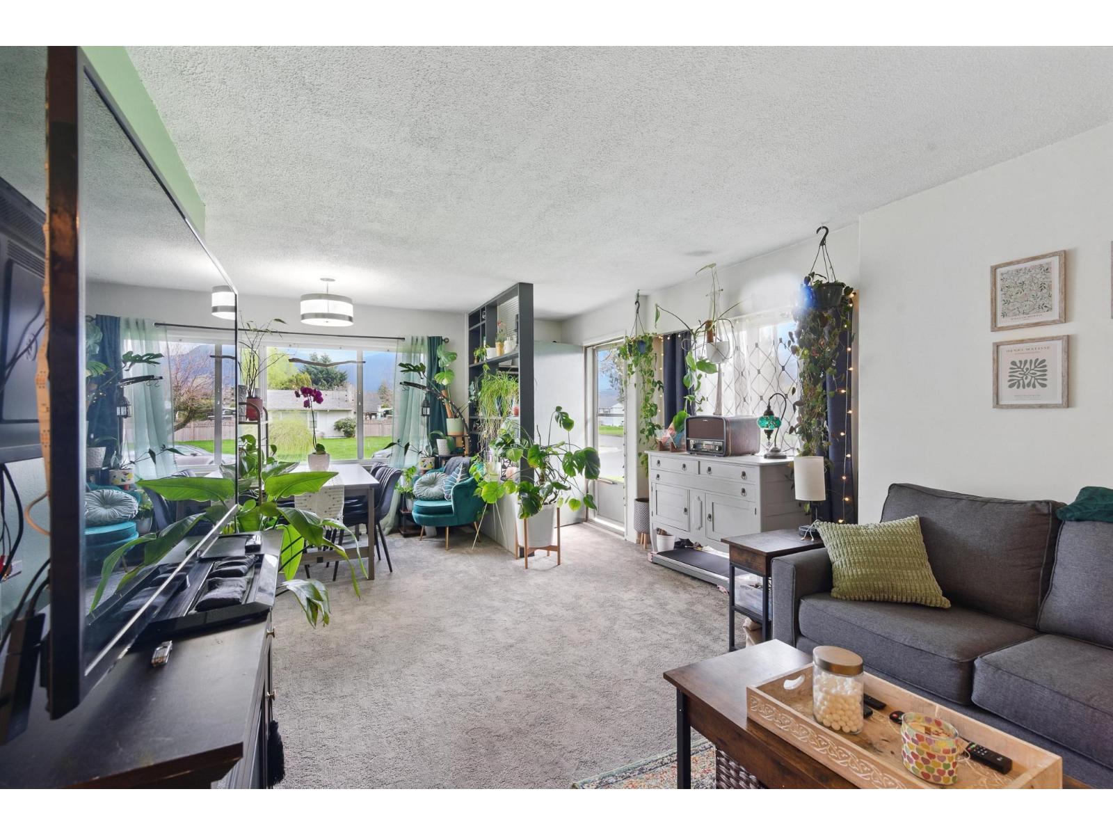 8687 Elm Drive, Chilliwack Proper South, Chilliwack, British Columbia  V2P 4Y3 - Photo 3 - R3108654