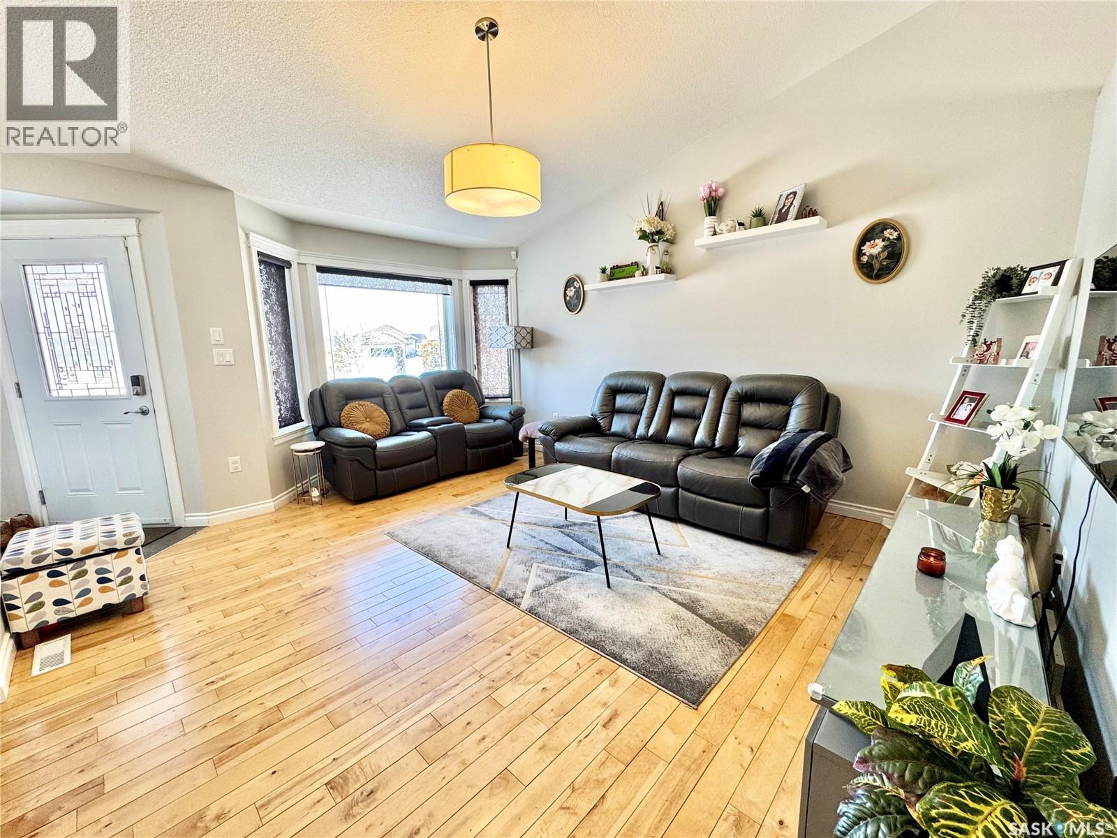 42 John Hicks Place, Prince Albert, Saskatchewan  S6V 8E5 - Photo 5 - SK032387