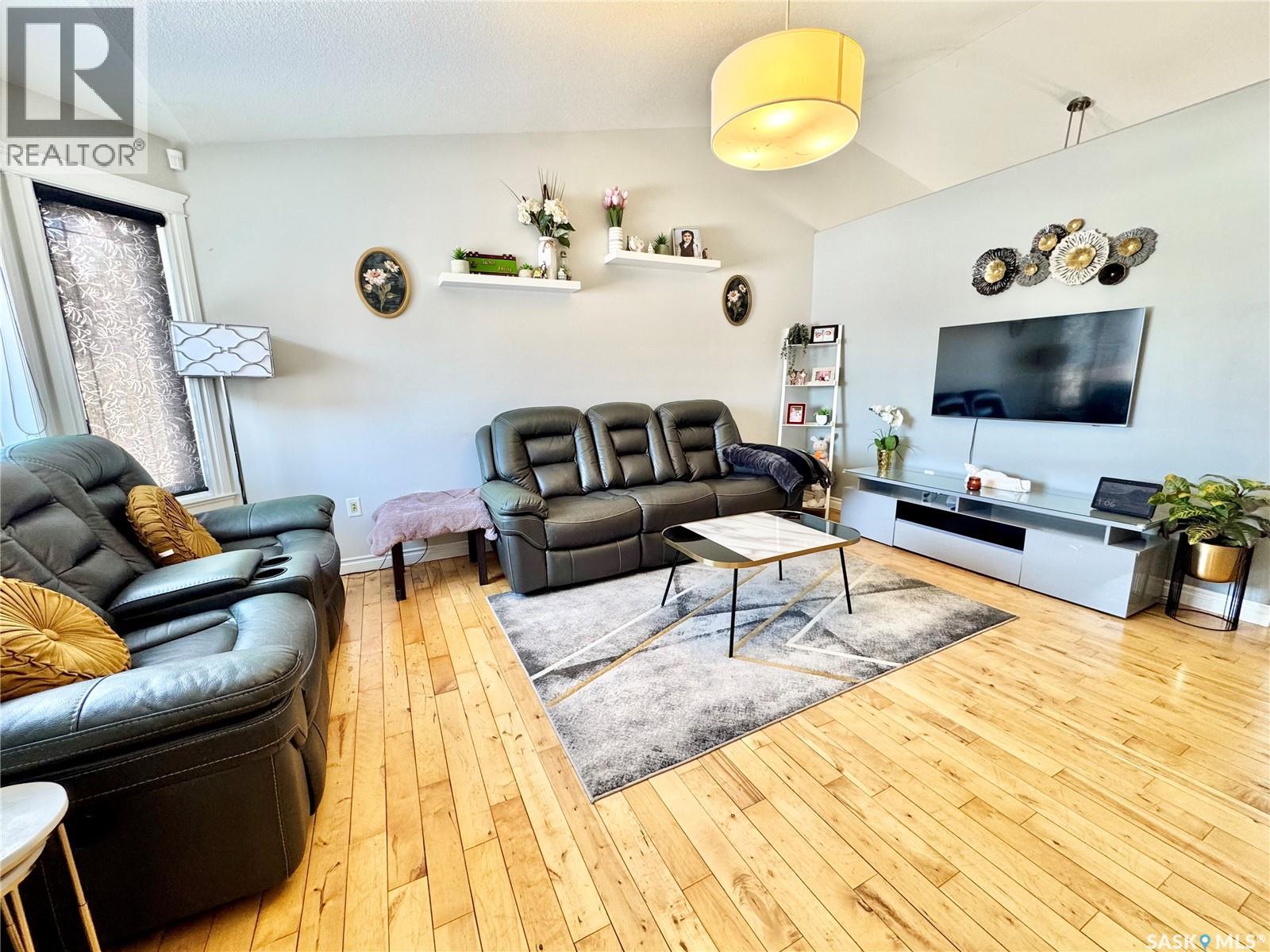 42 John Hicks Place, Prince Albert, Saskatchewan  S6V 8E5 - Photo 6 - SK032387