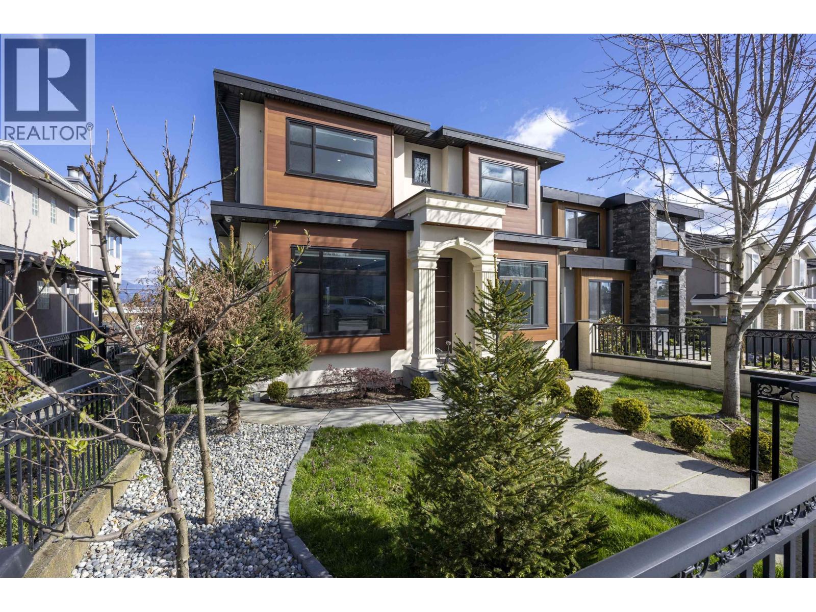 5001 Dover Street, Burnaby, British Columbia  V5H 1R4 - Photo 2 - R3099377