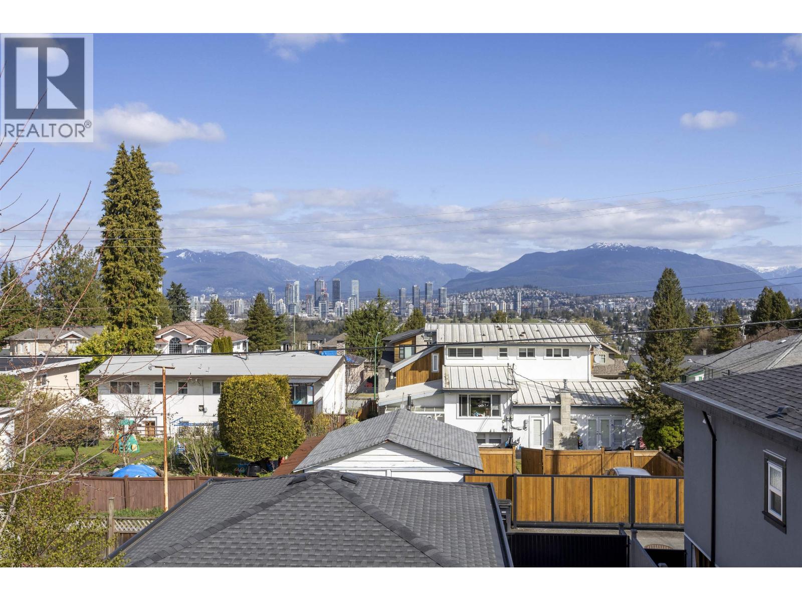 5001 Dover Street, Burnaby, British Columbia  V5H 1R4 - Photo 3 - R3099377