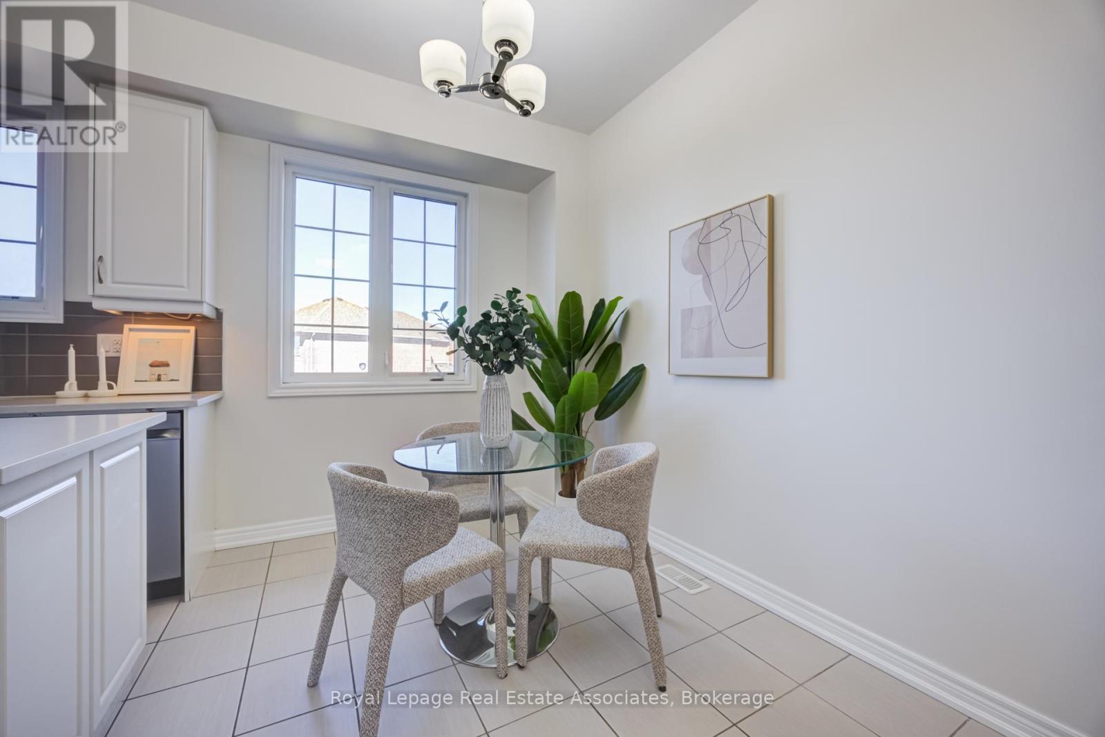 1376 Granrock Crescent, Mississauga, Ontario  L5V 0E1 - Photo 10 - W12972390