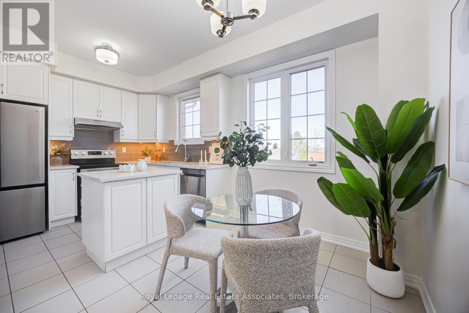 1376 Granrock Crescent, Mississauga, Ontario  L5V 0E1 - Photo 12 - W12972390