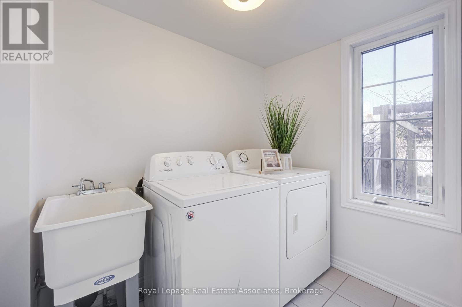 1376 Granrock Crescent, Mississauga, Ontario  L5V 0E1 - Photo 25 - W12972390