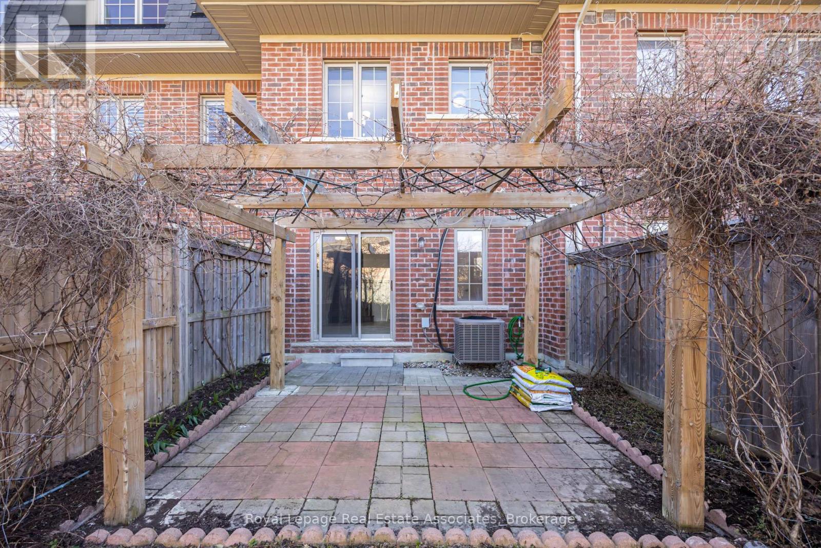 1376 Granrock Crescent, Mississauga, Ontario  L5V 0E1 - Photo 27 - W12972390