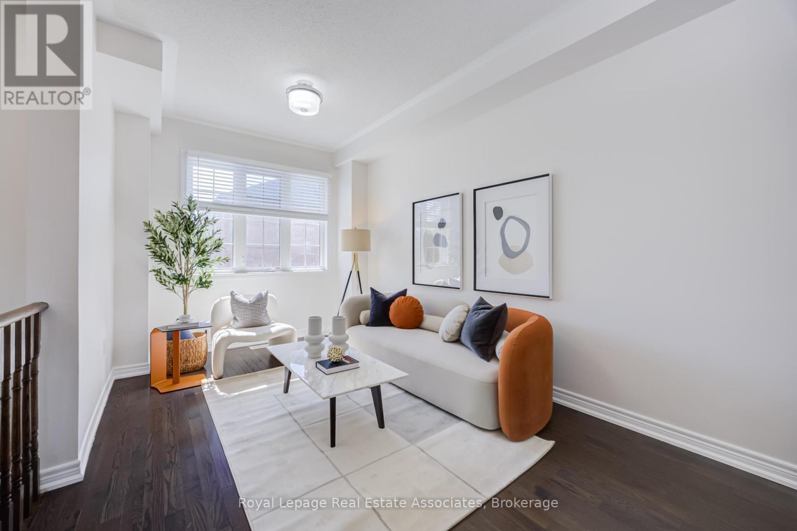 1376 Granrock Crescent, Mississauga, Ontario  L5V 0E1 - Photo 5 - W12972390