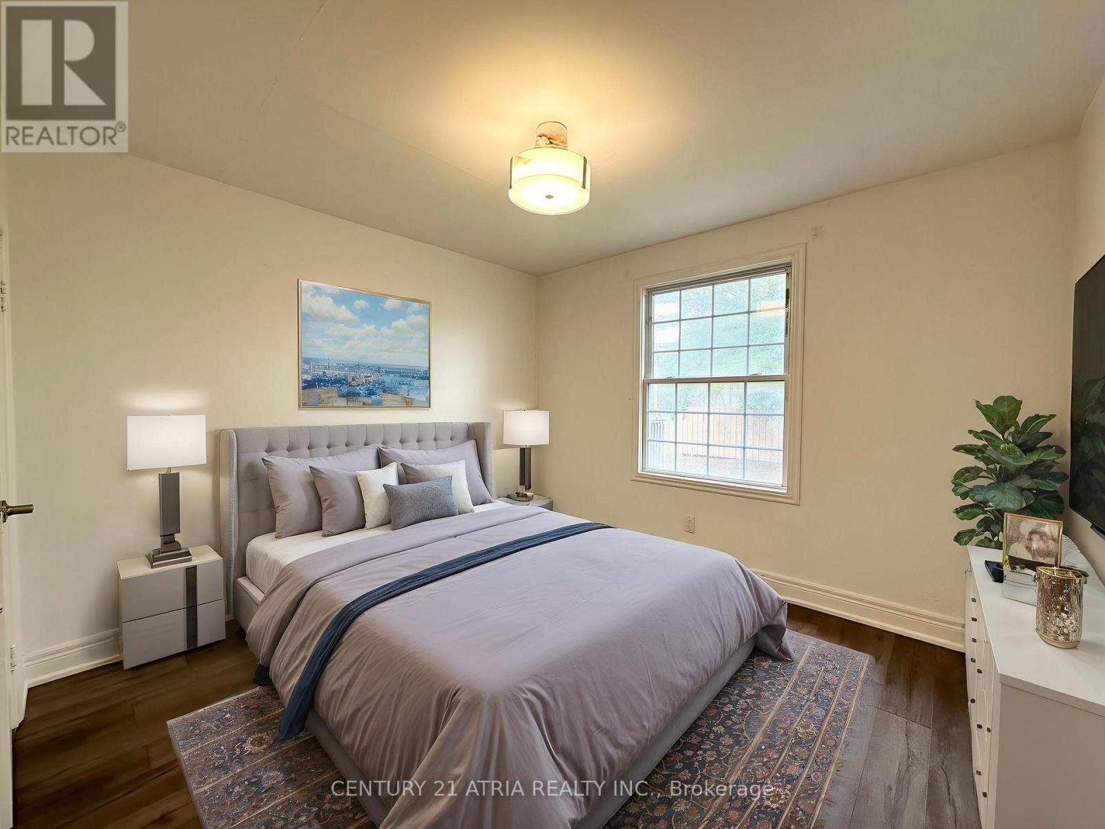 Upper - 1070 Fergus Avenue, Mississauga, Ontario  L5E 2P1 - Photo 12 - W12972394