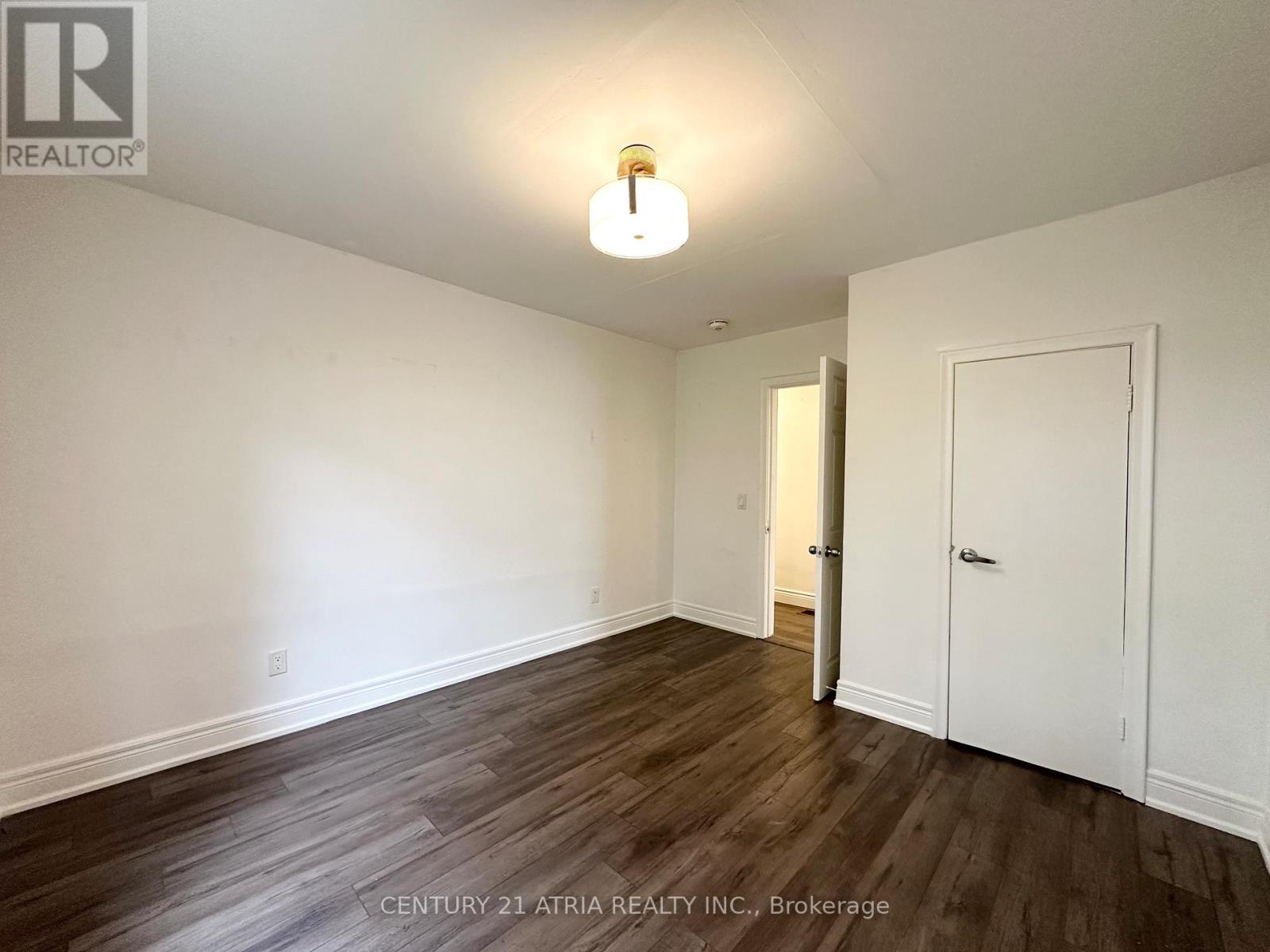 Upper - 1070 Fergus Avenue, Mississauga, Ontario  L5E 2P1 - Photo 13 - W12972394