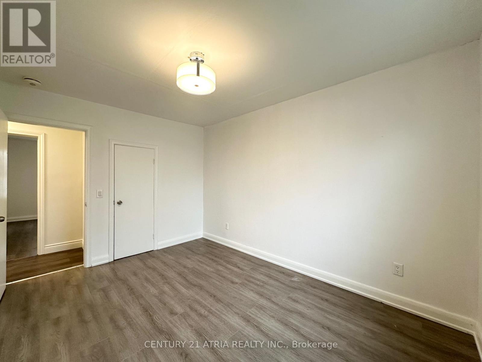 Upper - 1070 Fergus Avenue, Mississauga, Ontario  L5E 2P1 - Photo 15 - W12972394