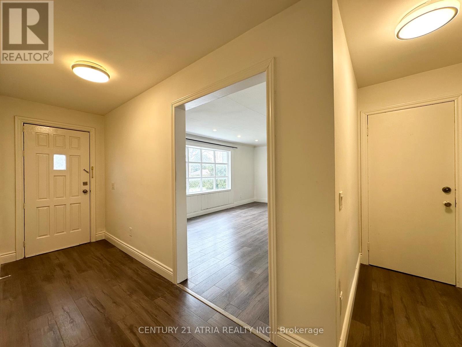 Upper - 1070 Fergus Avenue, Mississauga, Ontario  L5E 2P1 - Photo 5 - W12972394