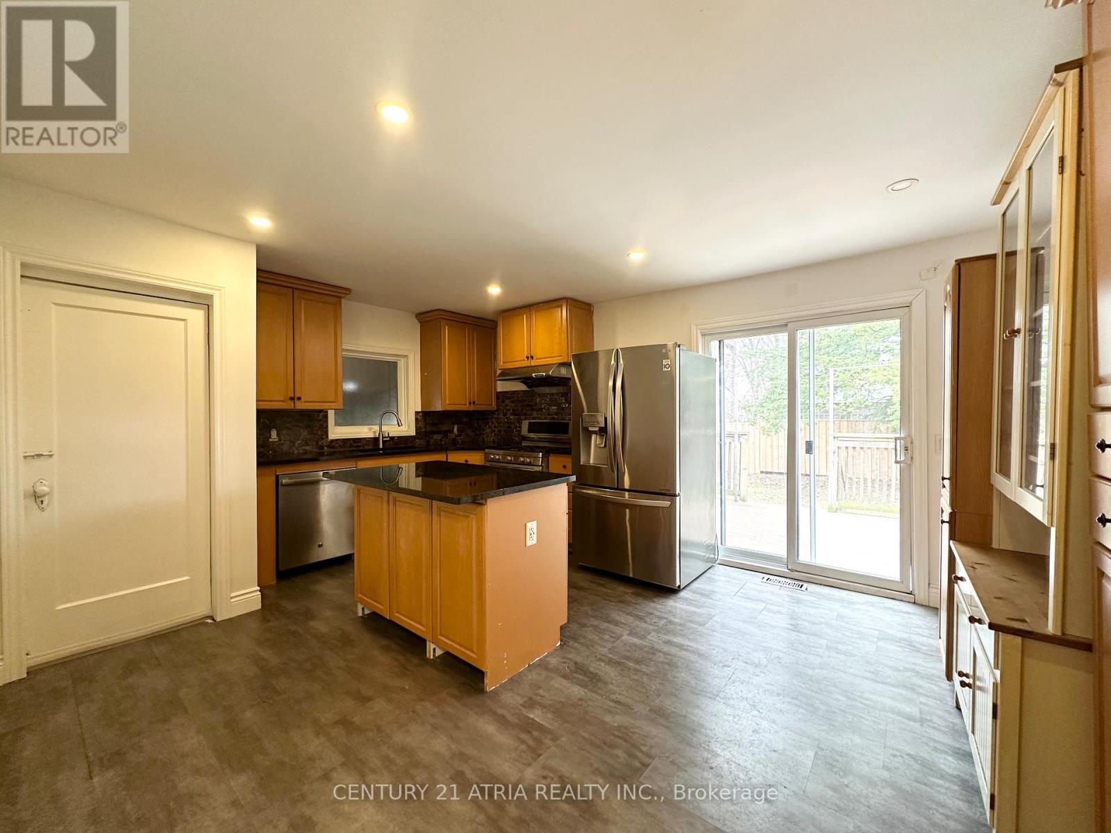 Upper - 1070 Fergus Avenue, Mississauga, Ontario  L5E 2P1 - Photo 6 - W12972394