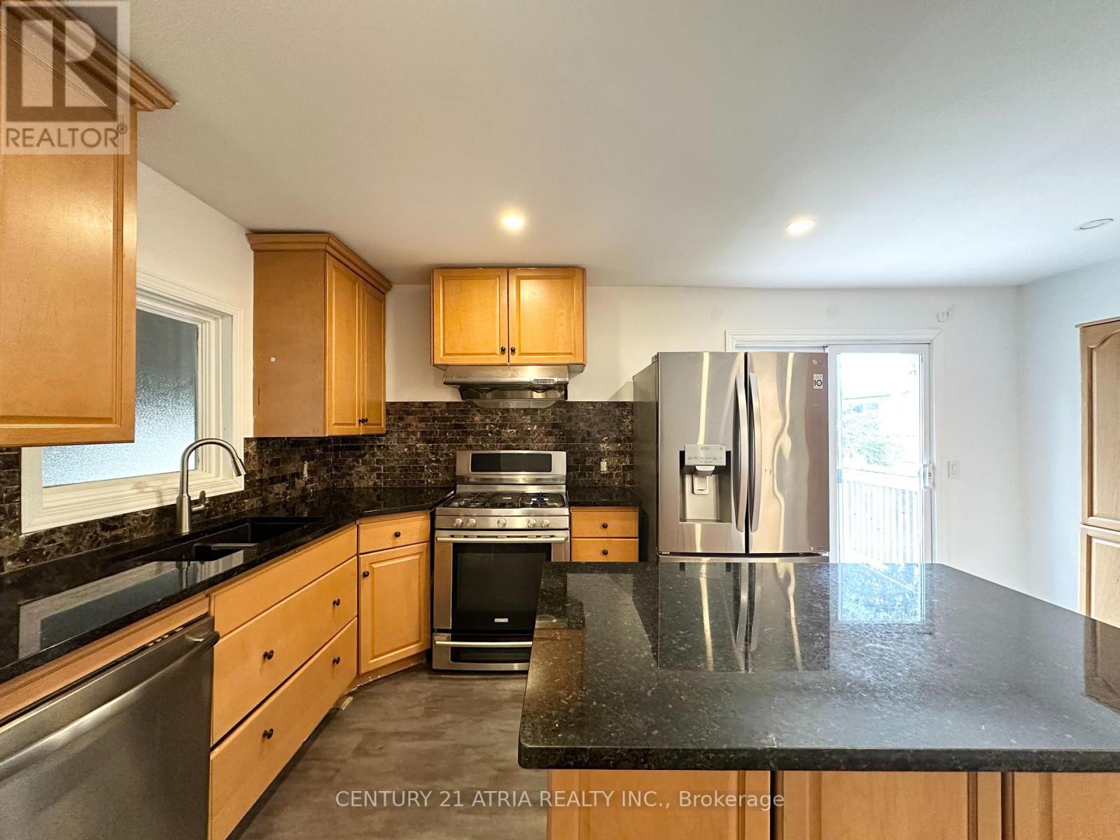 Upper - 1070 Fergus Avenue, Mississauga, Ontario  L5E 2P1 - Photo 7 - W12972394