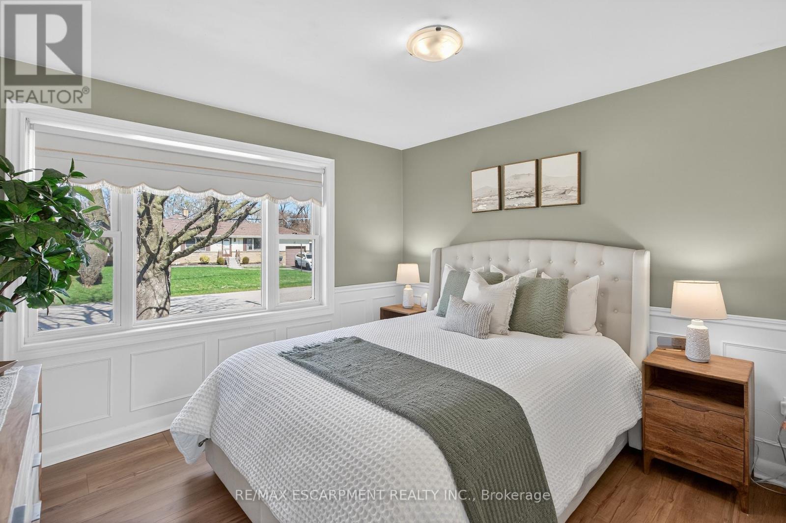 1055 Shepherd's Drive, Burlington, Ontario  L7T 3R4 - Photo 14 - W12972398