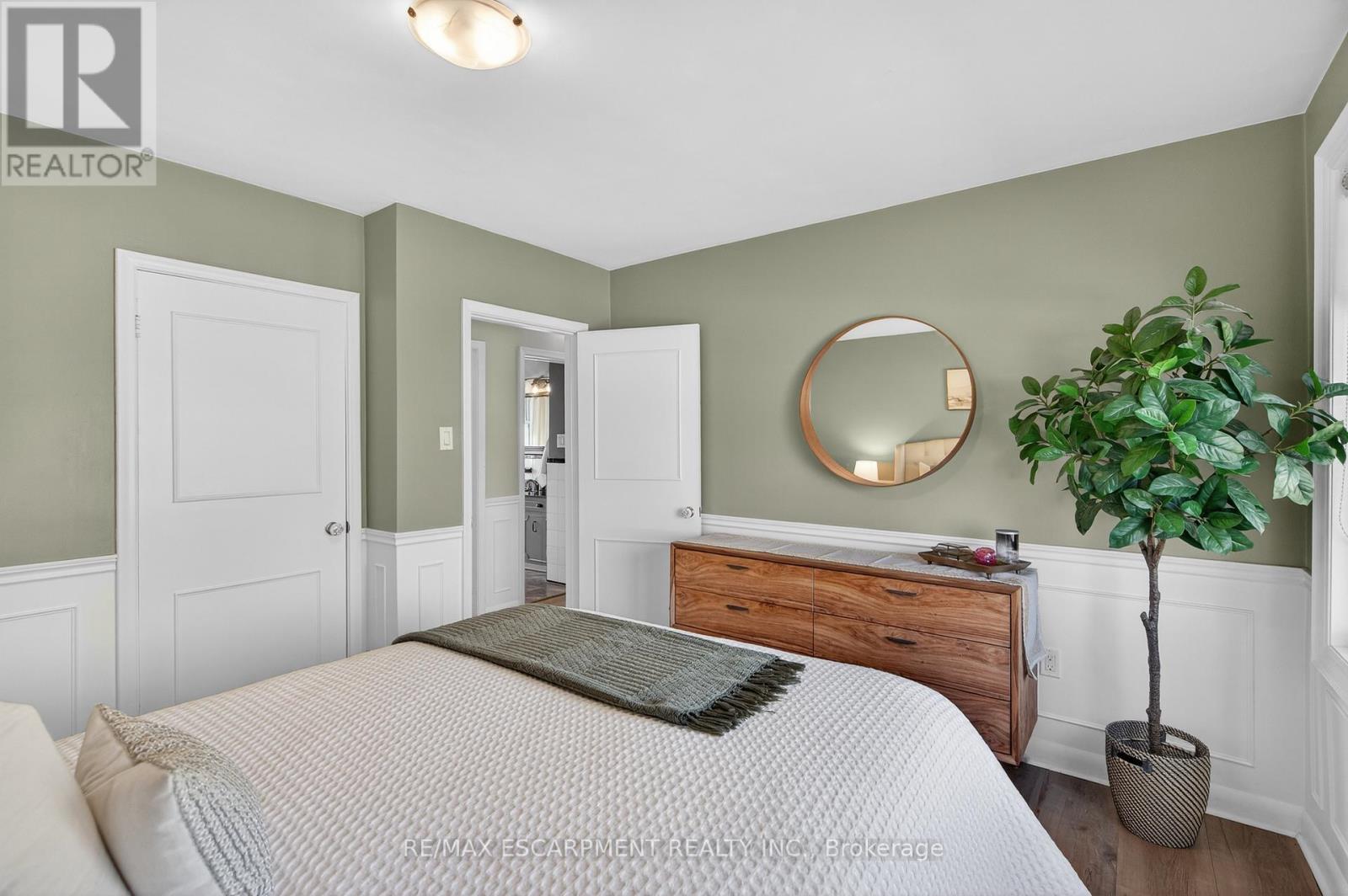 1055 Shepherd's Drive, Burlington, Ontario  L7T 3R4 - Photo 15 - W12972398