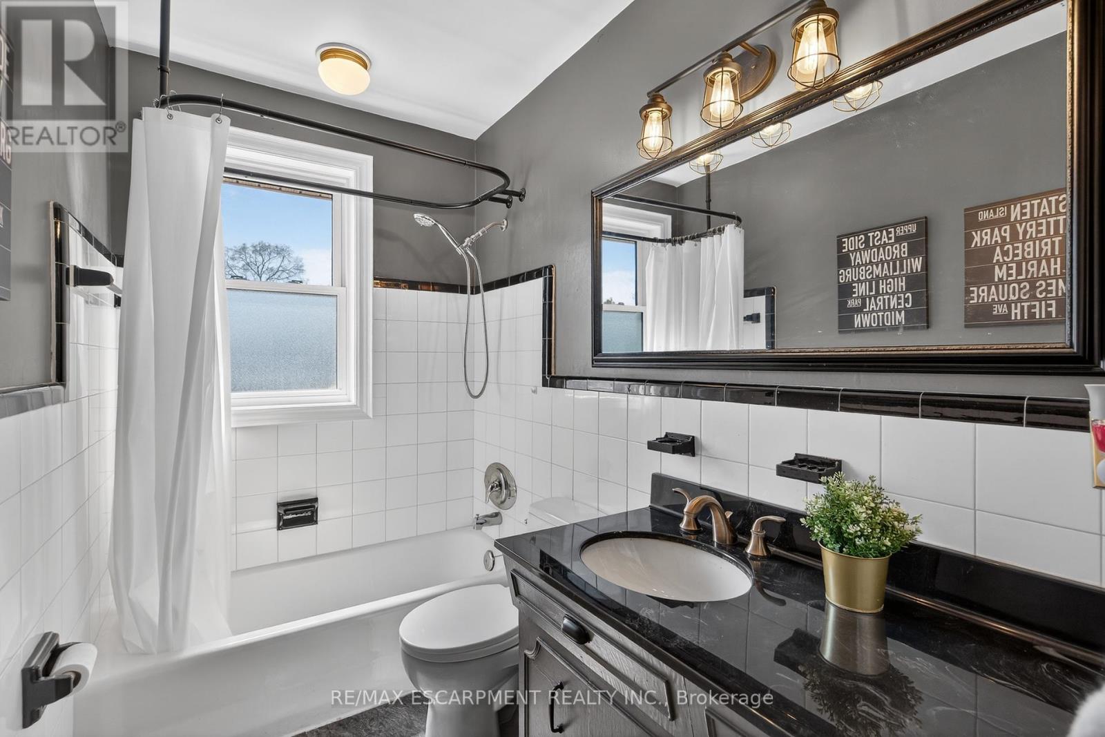 1055 Shepherd's Drive, Burlington, Ontario  L7T 3R4 - Photo 18 - W12972398