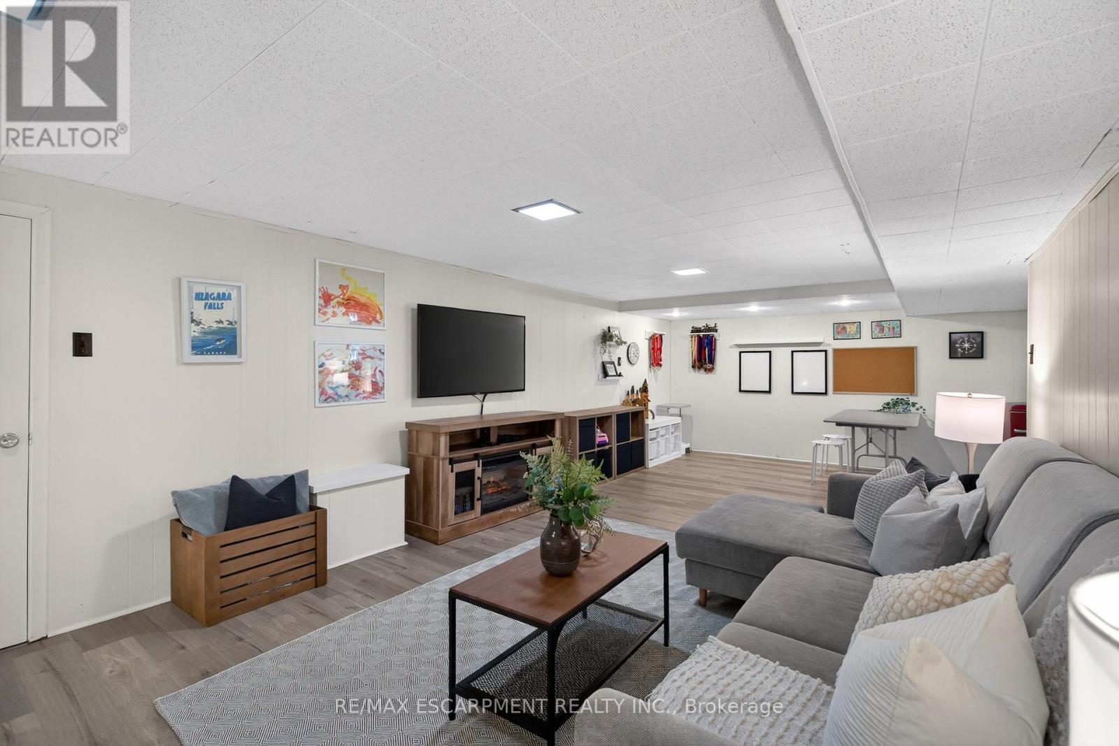 1055 Shepherd's Drive, Burlington, Ontario  L7T 3R4 - Photo 19 - W12972398