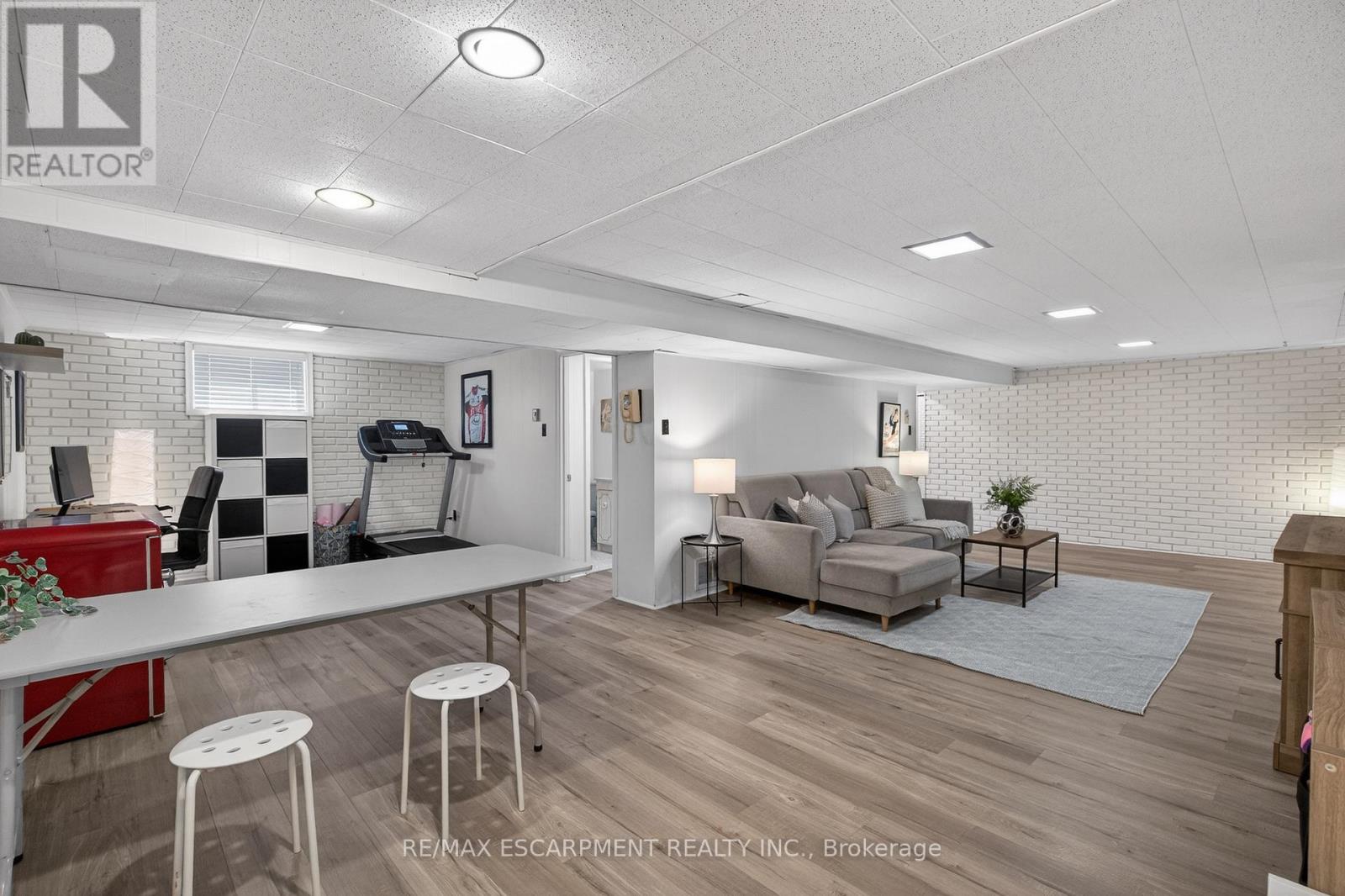 1055 Shepherd's Drive, Burlington, Ontario  L7T 3R4 - Photo 20 - W12972398