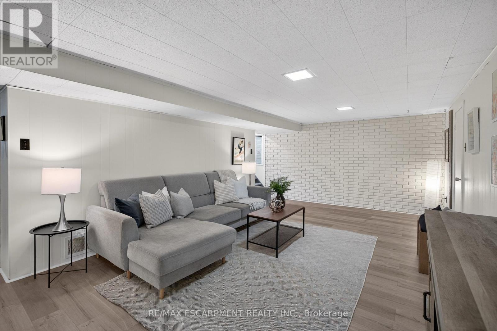 1055 Shepherd's Drive, Burlington, Ontario  L7T 3R4 - Photo 21 - W12972398