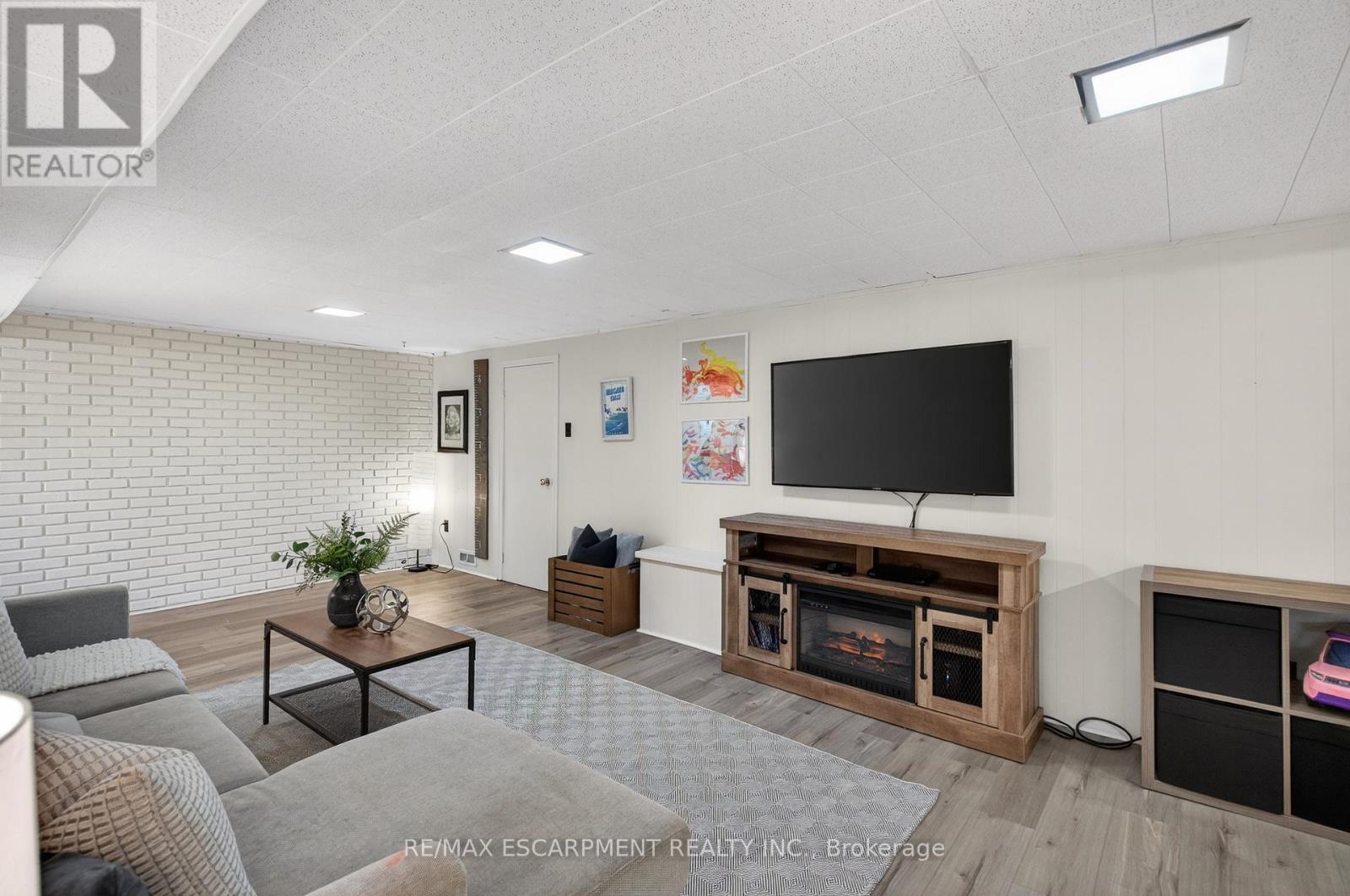 1055 Shepherd's Drive, Burlington, Ontario  L7T 3R4 - Photo 22 - W12972398