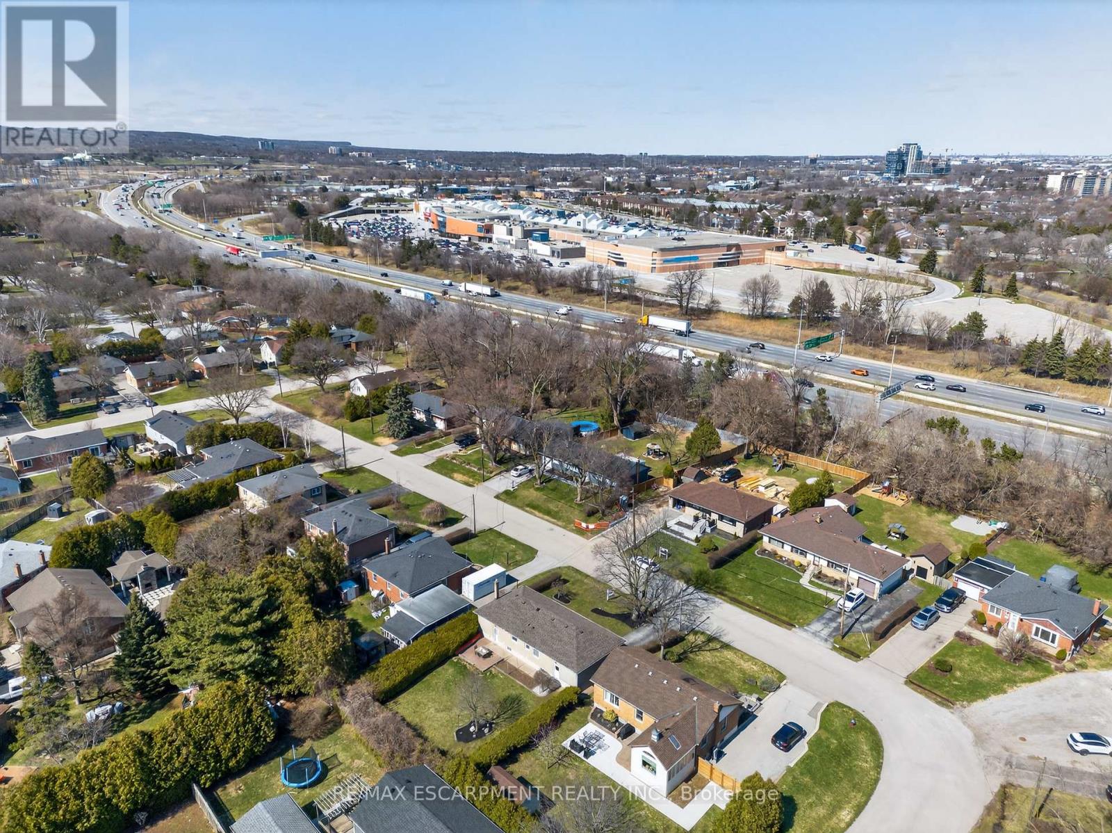 1055 Shepherd's Drive, Burlington, Ontario  L7T 3R4 - Photo 37 - W12972398