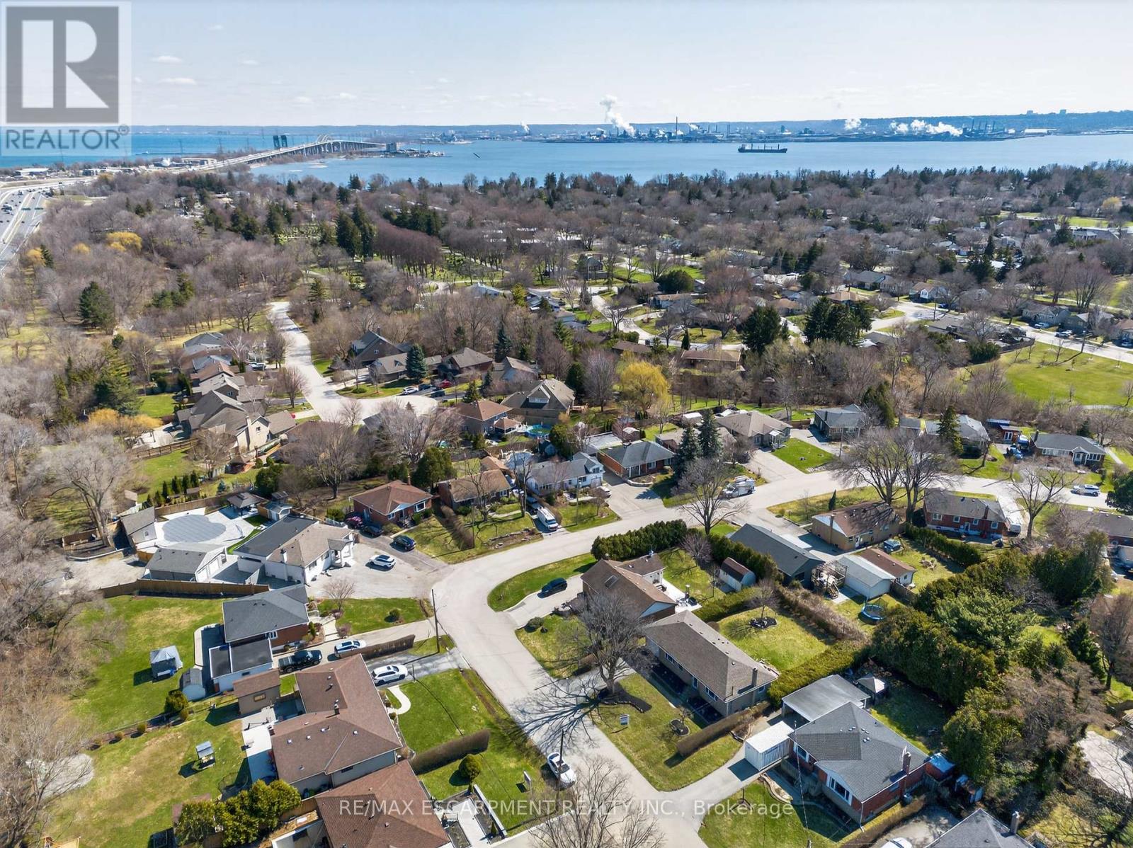 1055 Shepherd's Drive, Burlington, Ontario  L7T 3R4 - Photo 39 - W12972398