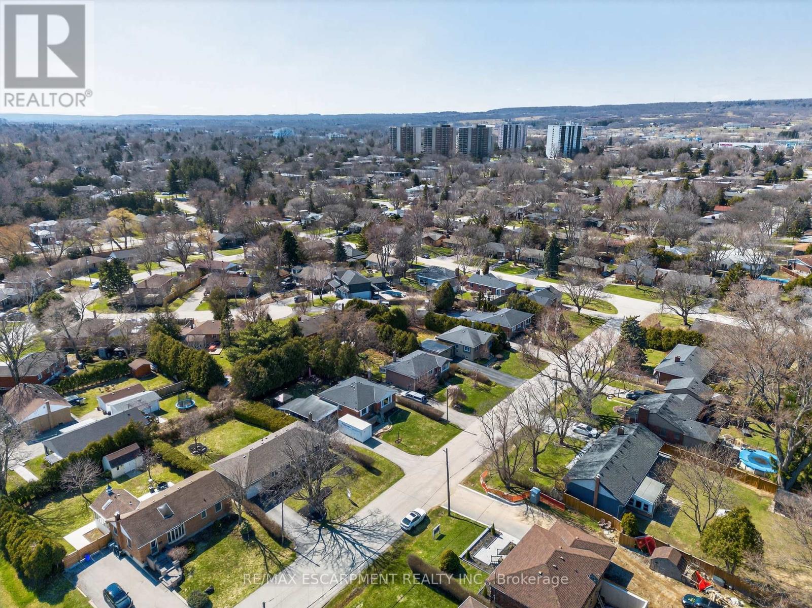 1055 Shepherd's Drive, Burlington, Ontario  L7T 3R4 - Photo 40 - W12972398