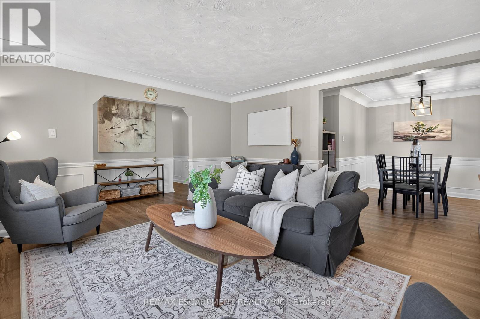 1055 Shepherd's Drive, Burlington, Ontario  L7T 3R4 - Photo 6 - W12972398