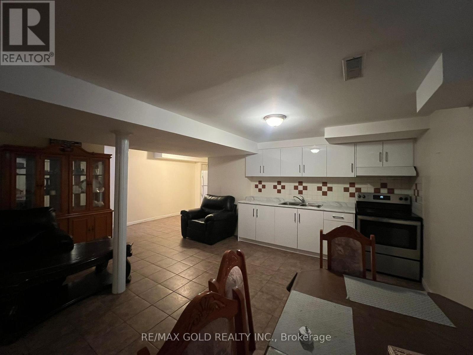 Bsmt - 3407 Crimson King Circle, Mississauga, Ontario  L5N 8M9 - Photo 3 - W12972492