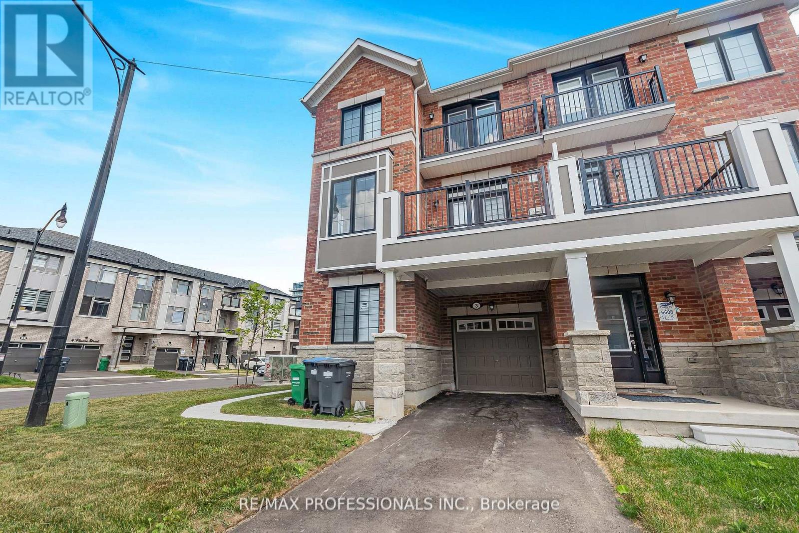 3 Keppel Circle, Brampton, Ontario  L7A 5K4 - Photo 4 - W12972550