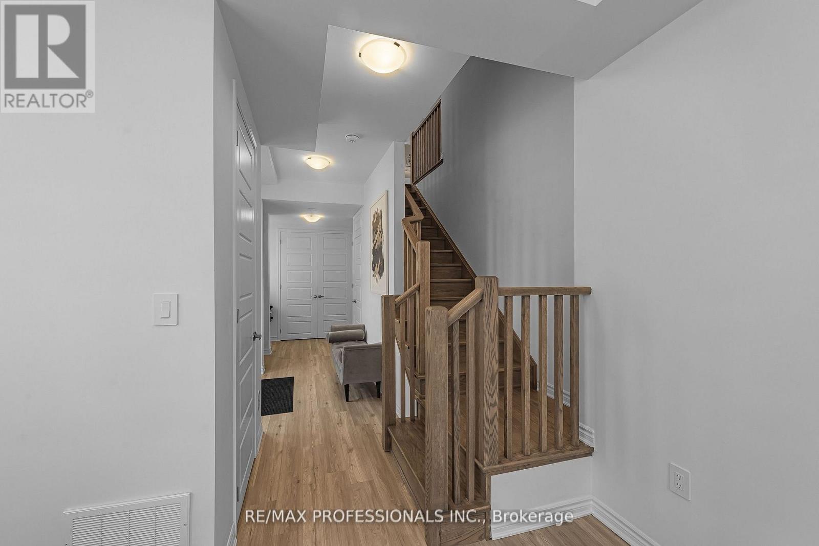 3 Keppel Circle, Brampton, Ontario  L7A 5K4 - Photo 5 - W12972550