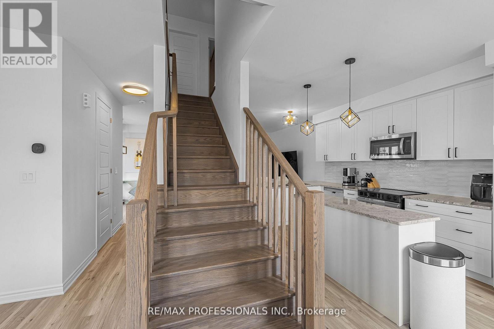 3 Keppel Circle, Brampton, Ontario  L7A 5K4 - Photo 6 - W12972550