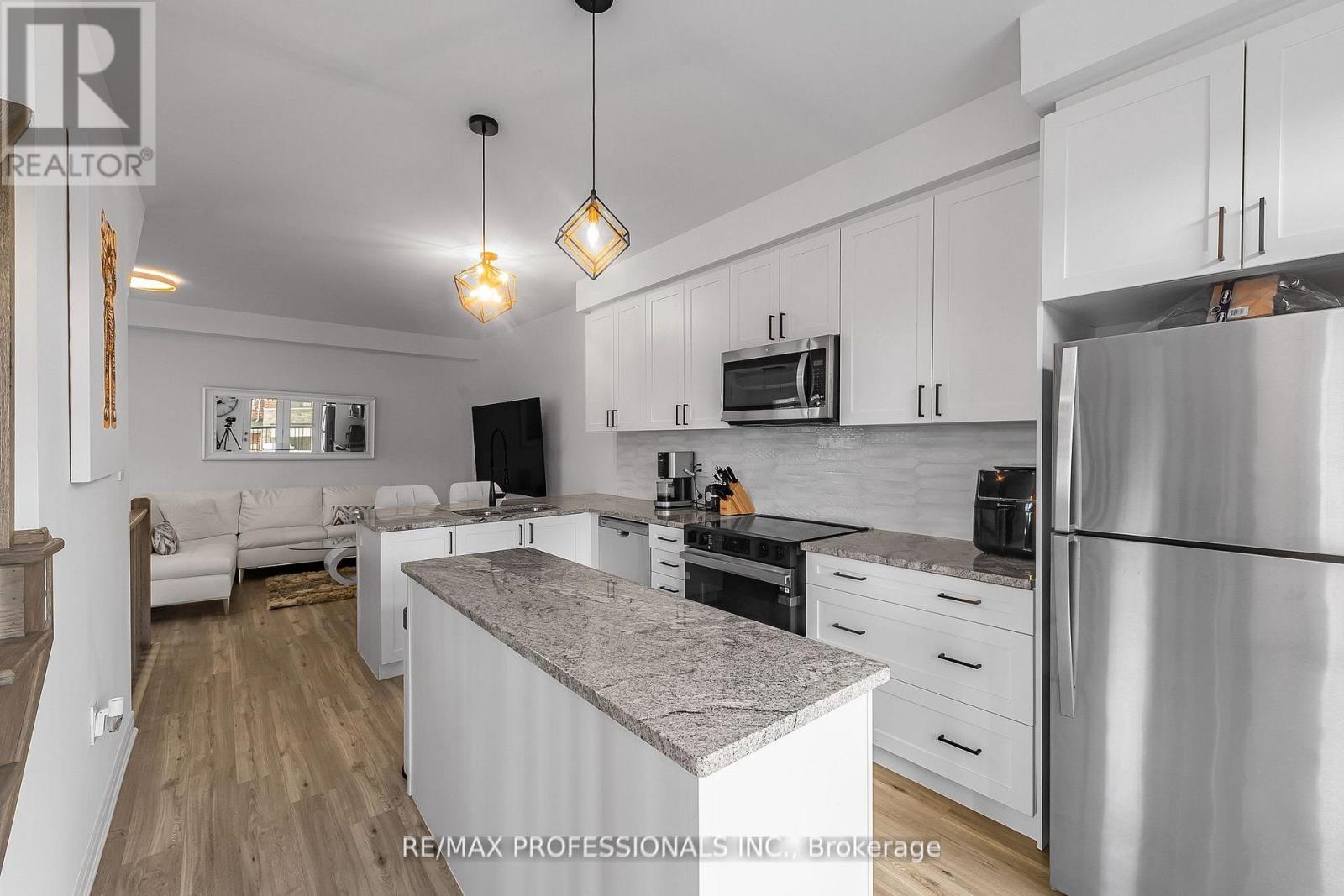 3 Keppel Circle, Brampton, Ontario  L7A 5K4 - Photo 8 - W12972550