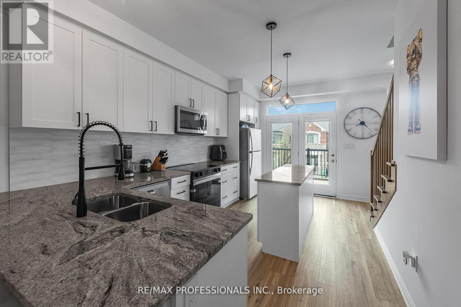 3 Keppel Circle, Brampton, Ontario  L7A 5K4 - Photo 9 - W12972550