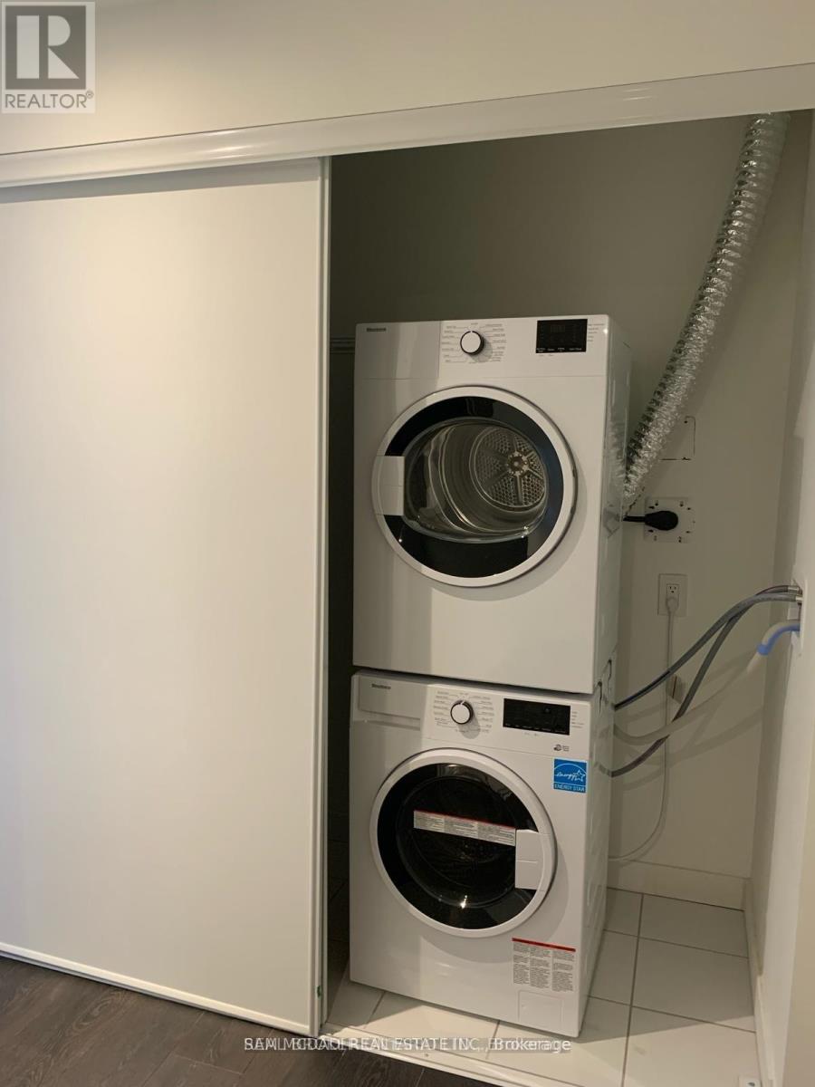 301 - 28 Ann Street E, Mississauga, Ontario  L5G 0E1 - Photo 11 - W12972552