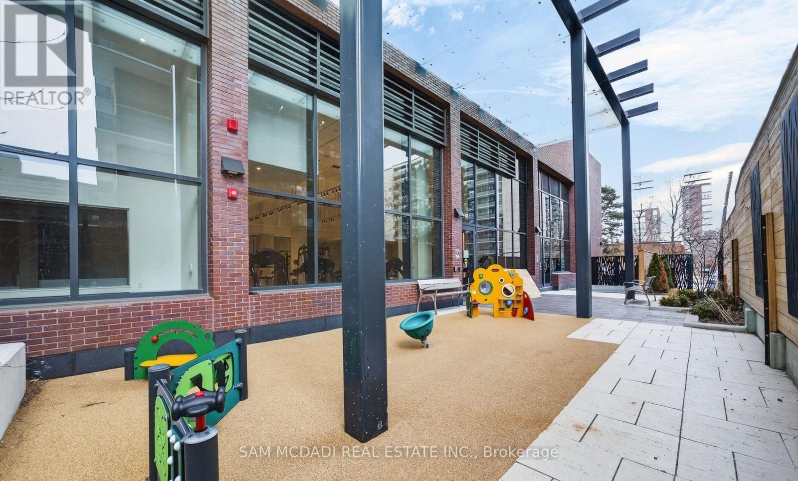 301 - 28 Ann Street E, Mississauga, Ontario  L5G 0E1 - Photo 17 - W12972552