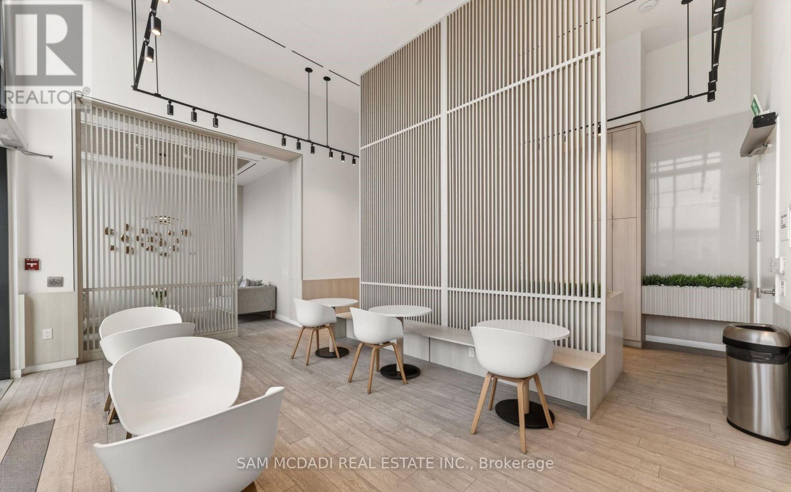 301 - 28 Ann Street E, Mississauga, Ontario  L5G 0E1 - Photo 20 - W12972552