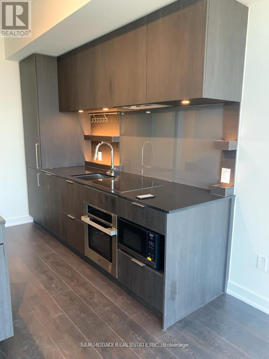 301 - 28 Ann Street E, Mississauga, Ontario  L5G 0E1 - Photo 4 - W12972552