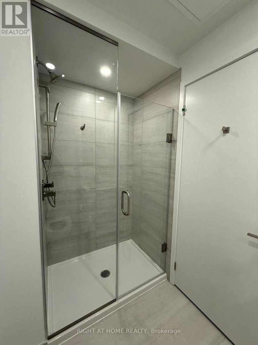 204 - 1 Fairview Rd Street, Mississauga, Ontario  L5A 4C6 - Photo 13 - W12972648