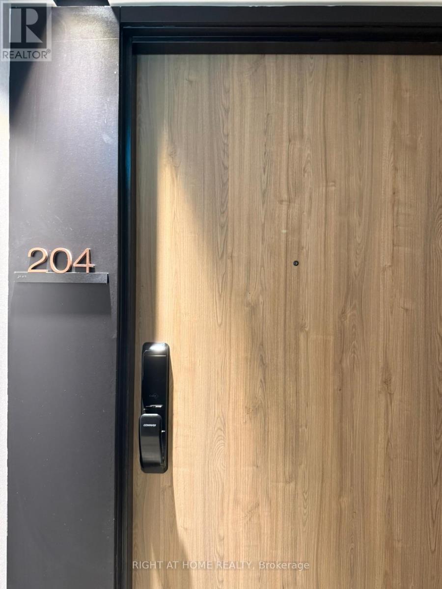 204 - 1 Fairview Rd Street, Mississauga, Ontario  L5A 4C6 - Photo 4 - W12972648