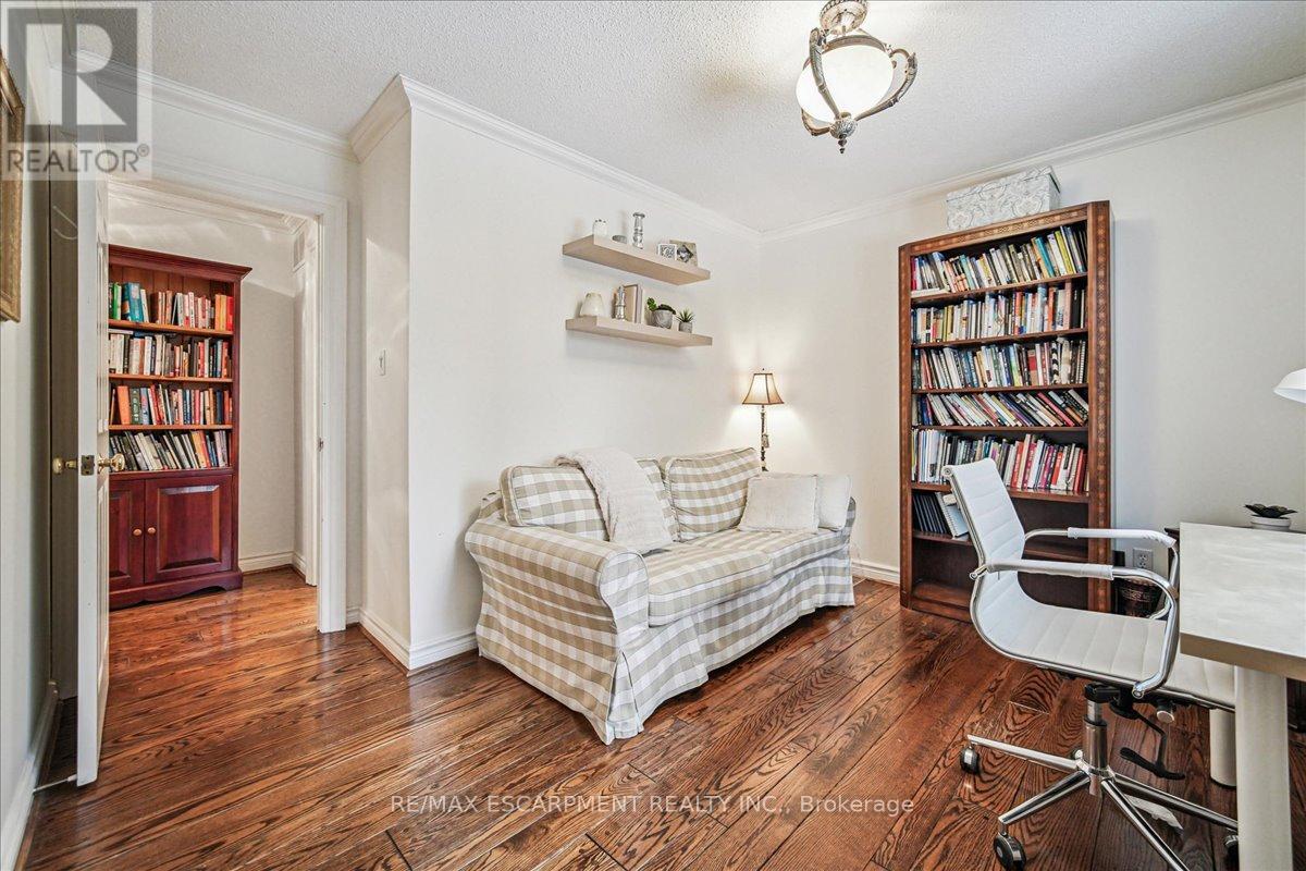 2305 Cheverie Street, Oakville, Ontario  L6J 6C5 - Photo 23 - W12972662