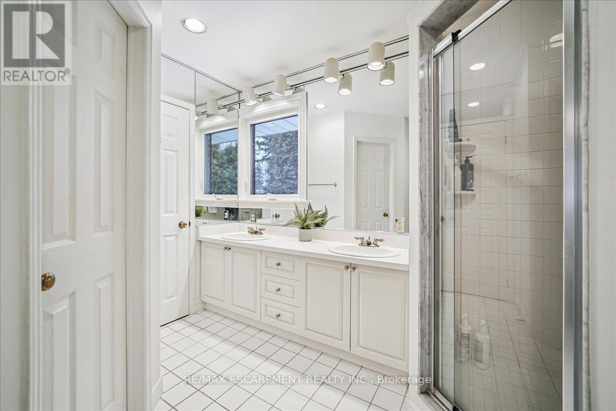 2305 Cheverie Street, Oakville, Ontario  L6J 6C5 - Photo 26 - W12972662