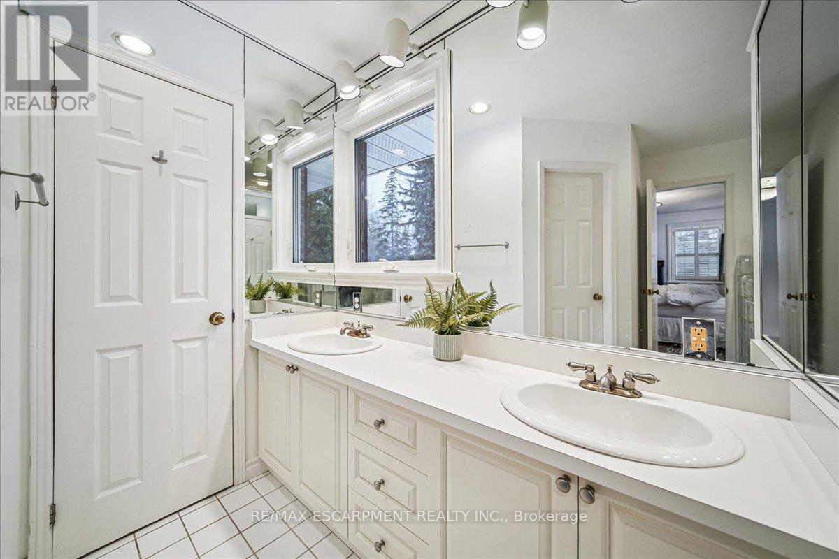 2305 Cheverie Street, Oakville, Ontario  L6J 6C5 - Photo 27 - W12972662